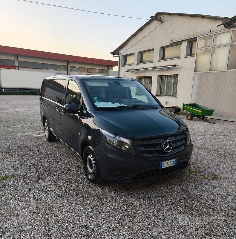 Usata Mercedes Vito 136 CV (100 kW) 2017 Nero Furgone