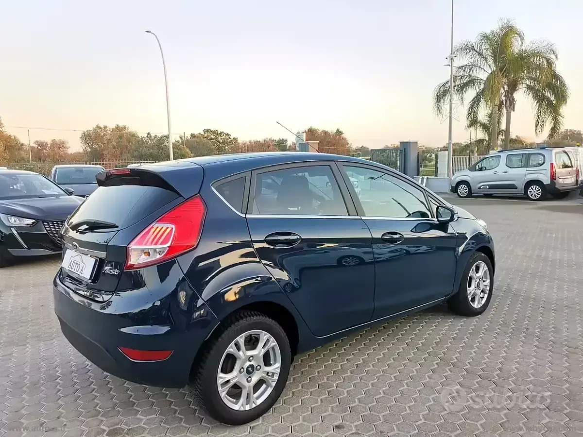 Usata Ford Fiesta Titanium 95 CV (69 kW) 2016 Blu Utilitaria