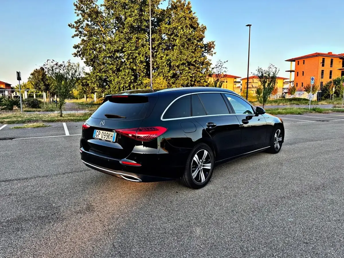 Usata Mercedes C200 Business 163 CV (119 kW) 2023 Nero Station wagon