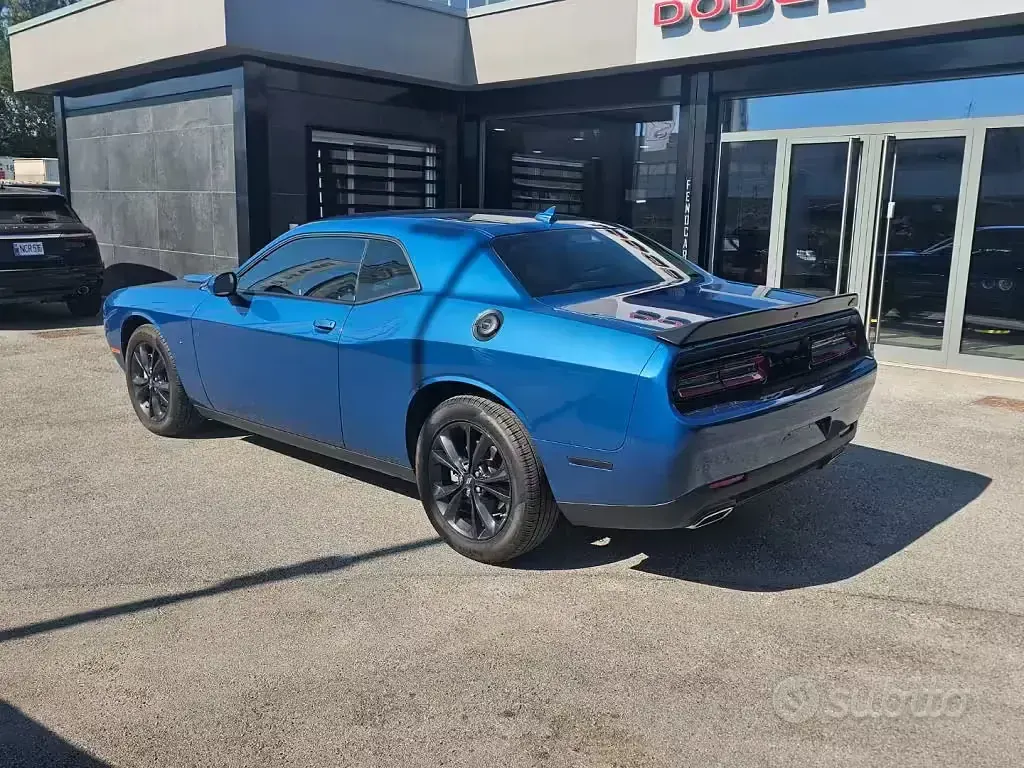 Usata Dodge Challenger SXT 309 CV (227 kW) 2023 Azzurro metallizzato Coupé