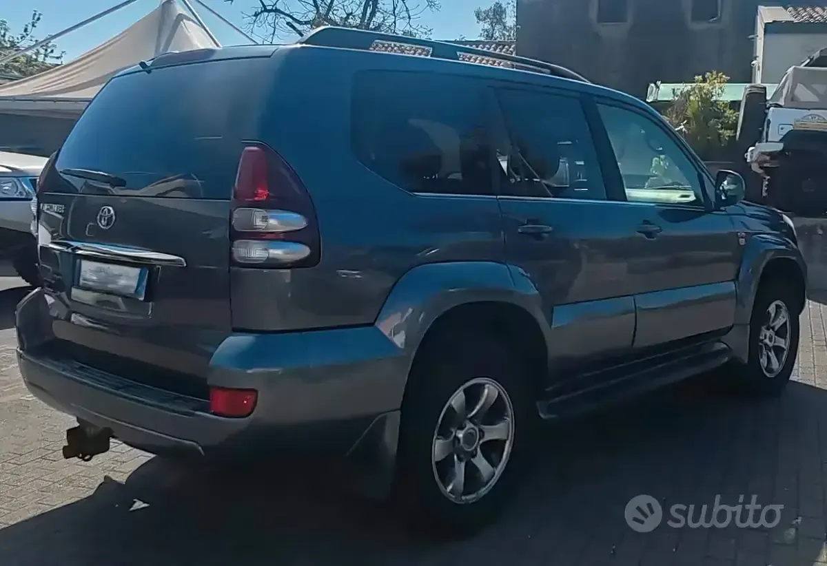 Usado Toyota Land Cruiser 173 CV (127 kW) 2009 Gris SUV
