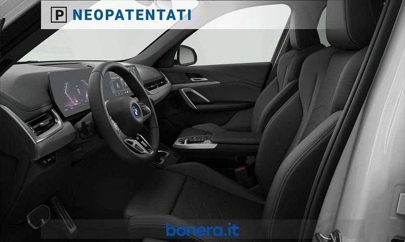 Nuova BMW iX1 M Sport 150 kW (204 CV) 2026 Alpin white pastello SUV