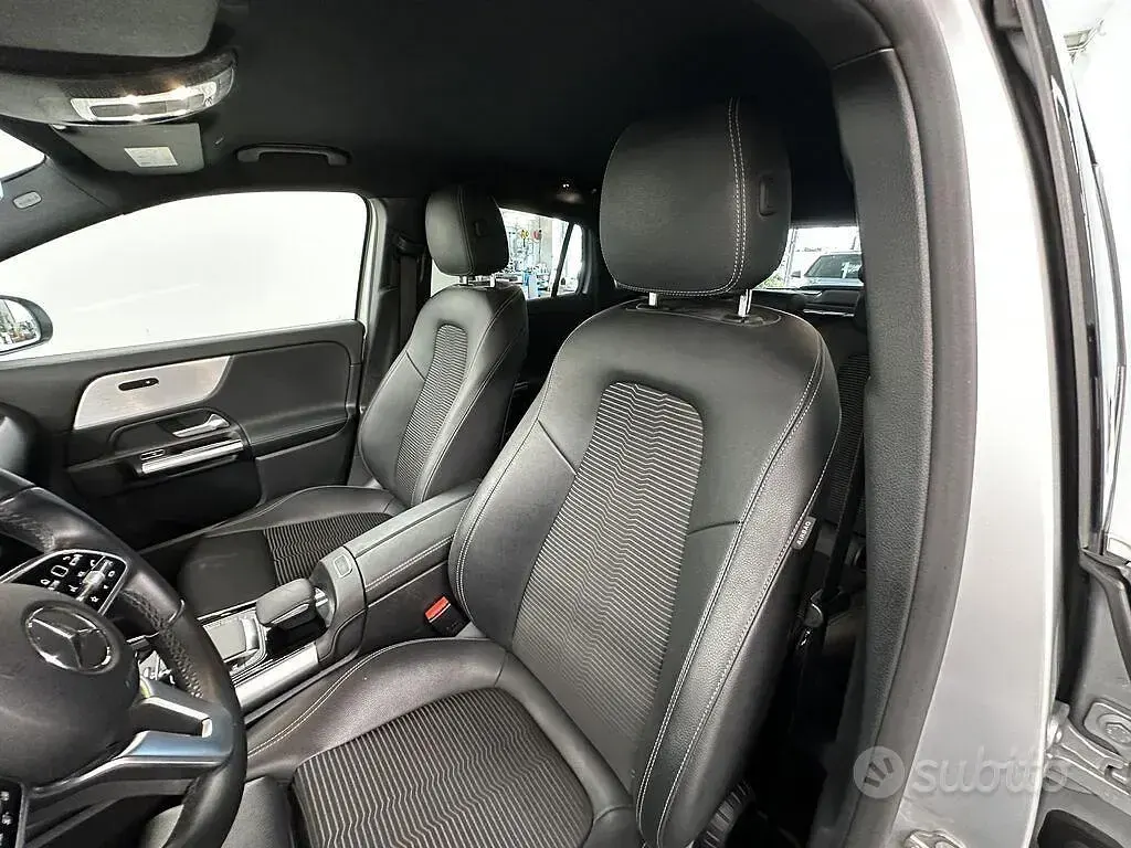 Usata Mercedes GLA200 Business 150 CV (110 kW) 2022 Argento SUV