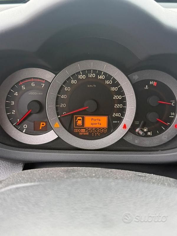 Usata Toyota RAV4 150 CV (110 kW) 2010 Bianco SUV