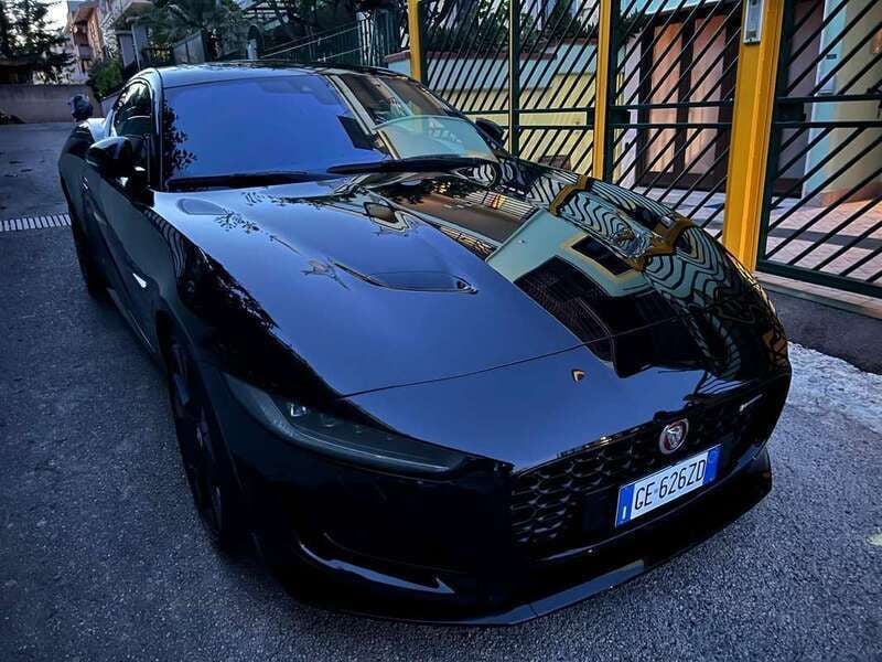 Nero Usata 2021 Jaguar F-Type R-Dynamic Coupé | 49.500 € (Buon prezzo) - Immagine 1/4