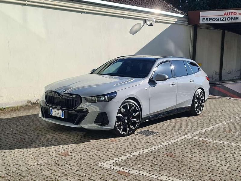 Usata BMW 540 M Sport 249 CV (183 kW) 2025 Grigio Station wagon