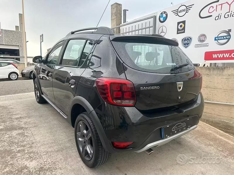Usata Dacia Sandero Stepway 90 CV (66 kW) 2018 Nero Berlina