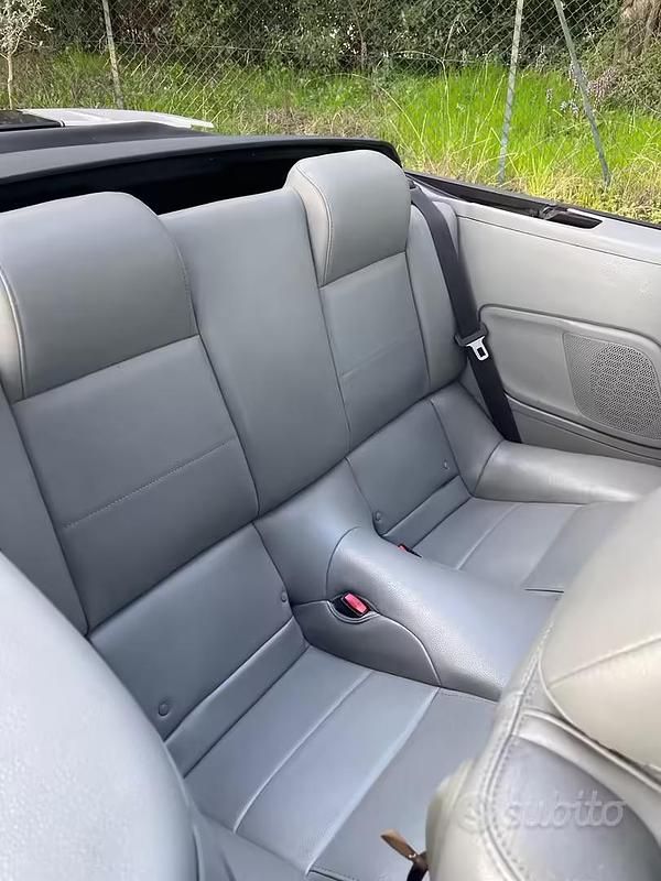 Usata Ford Mustang 150 CV (110 kW) 2006 Bianco Cabrio