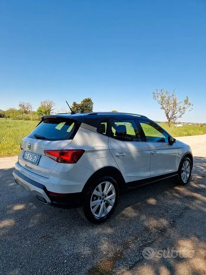 Usata Seat Arona Xperience 116 CV (85 kW) 2024 Bianco SUV