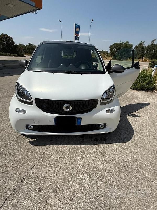 Usata Smart ForTwo Electric Drive Passion 60 kW (82 CV) 2019 Bianco Cabrio
