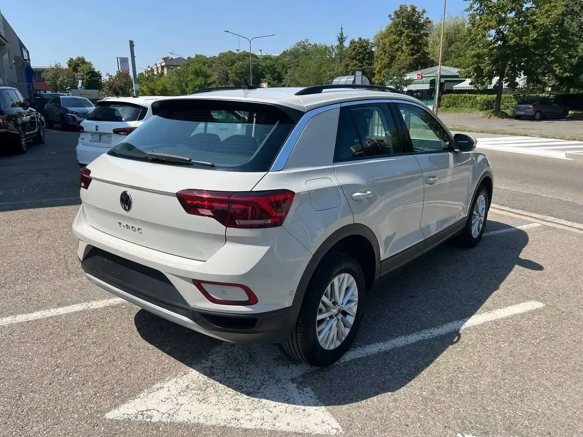 Usata VW T-Roc 110 CV (80 kW) 2024 Grigio SUV