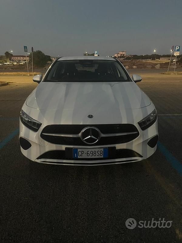 Bianco Usata 2023 Mercedes A180 Business Tre volumi | 26.000 € (Buon prezzo) - Immagine 1/4