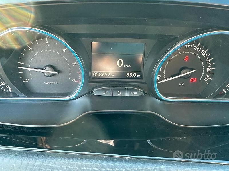 Usata Peugeot 2008 100 CV (73 kW) 2018 Grigio SUV