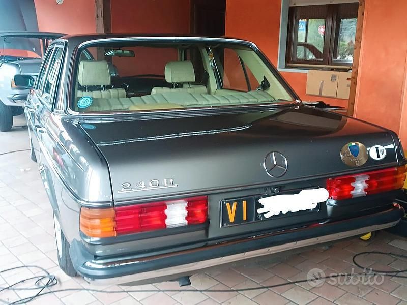 Usata Mercedes E300 72 CV (52 kW) 1984 Grigio Berlina