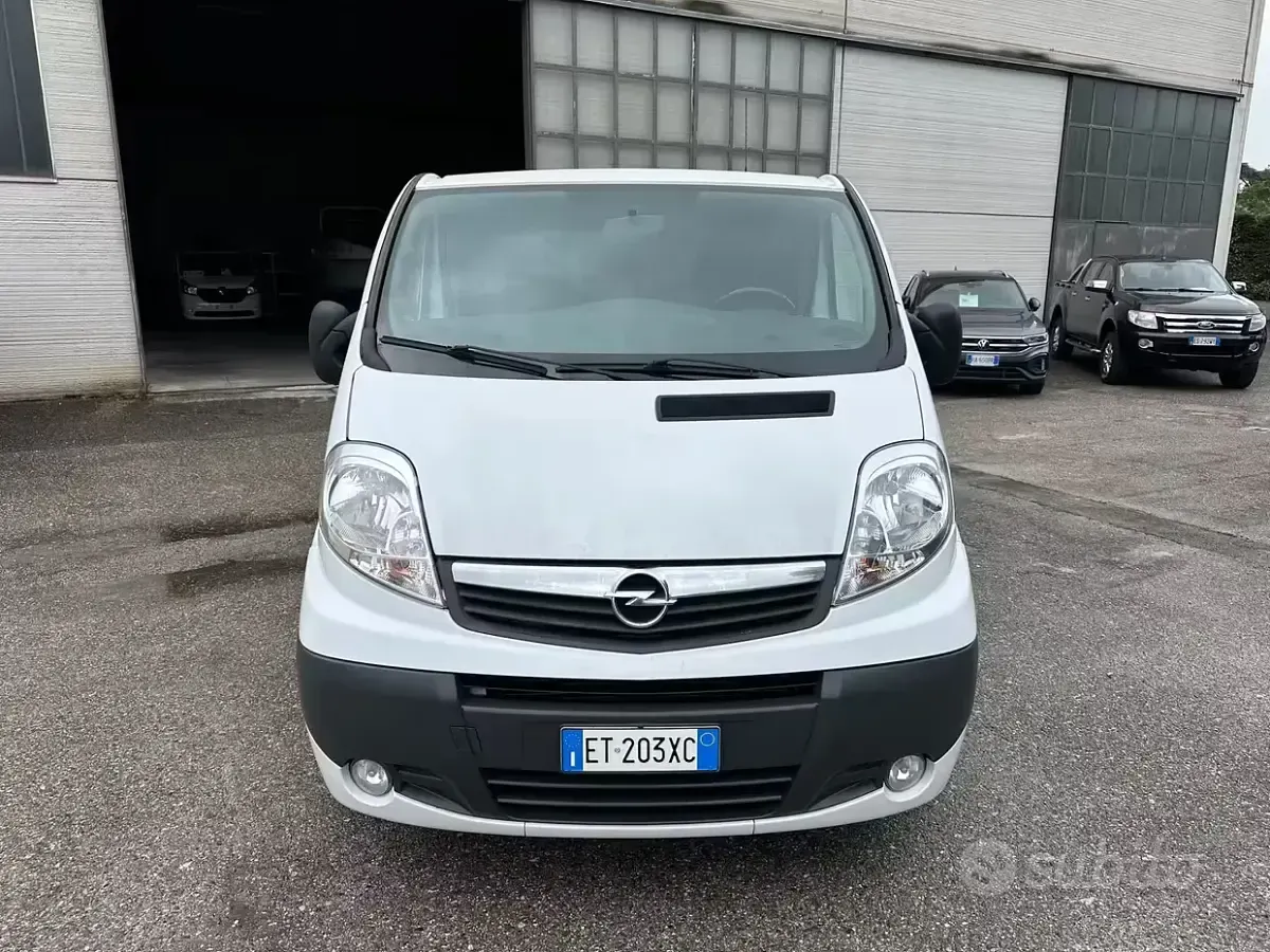 Usata Opel Vivaro 114 CV (83 kW) 2014 Bianco Monovolume