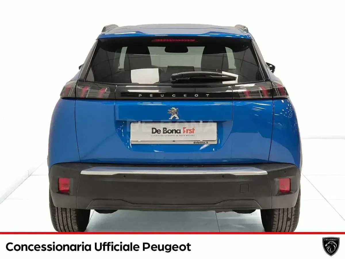 Usata Peugeot e-2008 Allure 100 kW (136 CV) 2022 Azzurro SUV