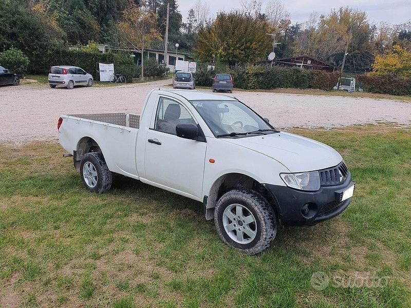 Usata Mitsubishi L200 135 CV (99 kW) 2006 Bianco Pick-up