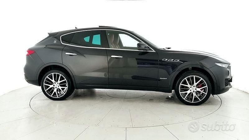 Usata Maserati Levante 275 CV (202 kW) 2018 Nero SUV