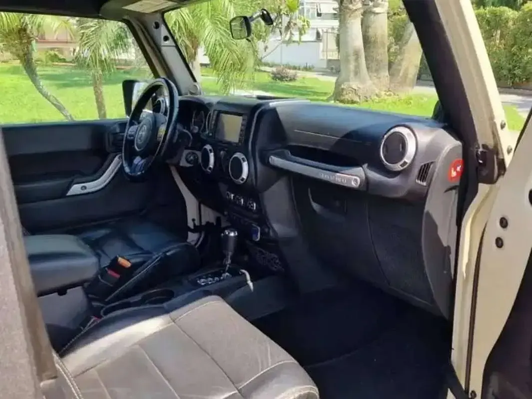 Usata Jeep Wrangler Sahara 200 CV (147 kW) 2011 Beige SUV