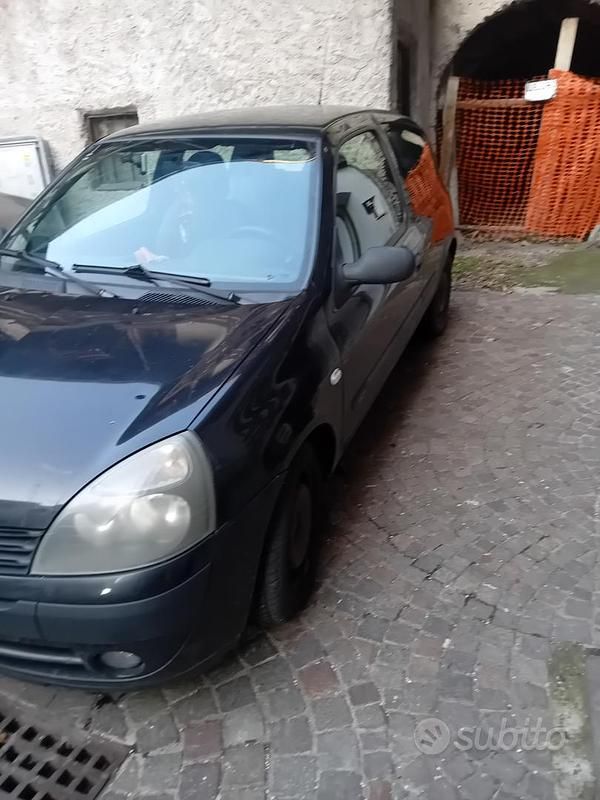 Nero Usata 2004 Renault Clio Coupé | 2200 € - Immagine 1/4