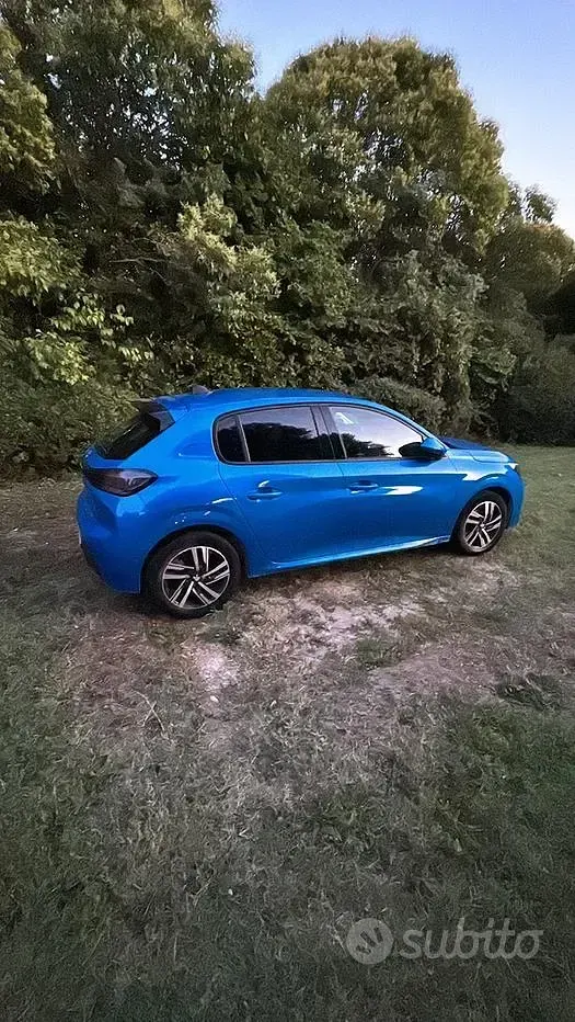 Usata Peugeot 208 102 CV (75 kW) 2021 Bluazzurro Utilitaria