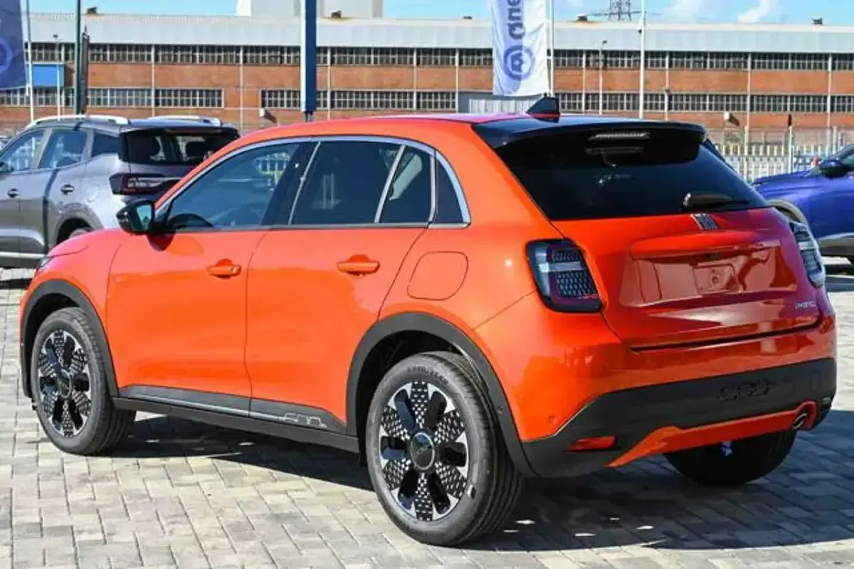 Nuova Fiat 600 La Prima 101 CV (74 kW) 2025 Blu SUV