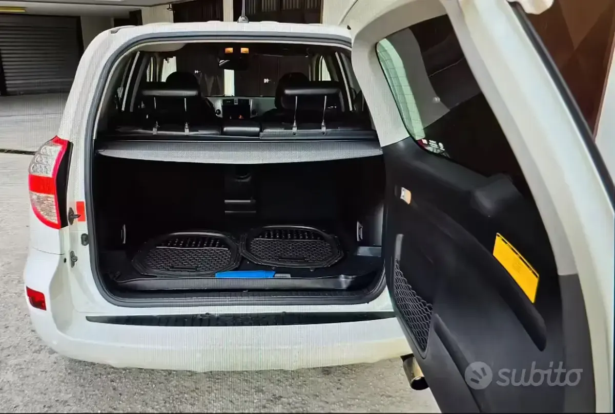 Second-hand Toyota RAV4 150 CP (110 kW) 2012 SUV