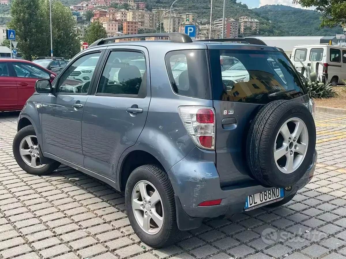 Usata Daihatsu Terios 105 CV (77 kW) 2007 Grigio SUV