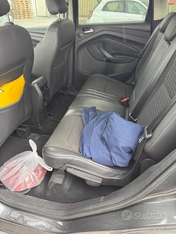 Usata Ford Kuga 120 CV (88 kW) 2017 Grigio SUV