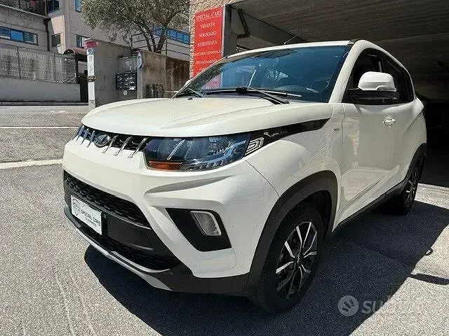 Usata Mahindra KUV100 83 CV (61 kW) 2021 Bianco SUV