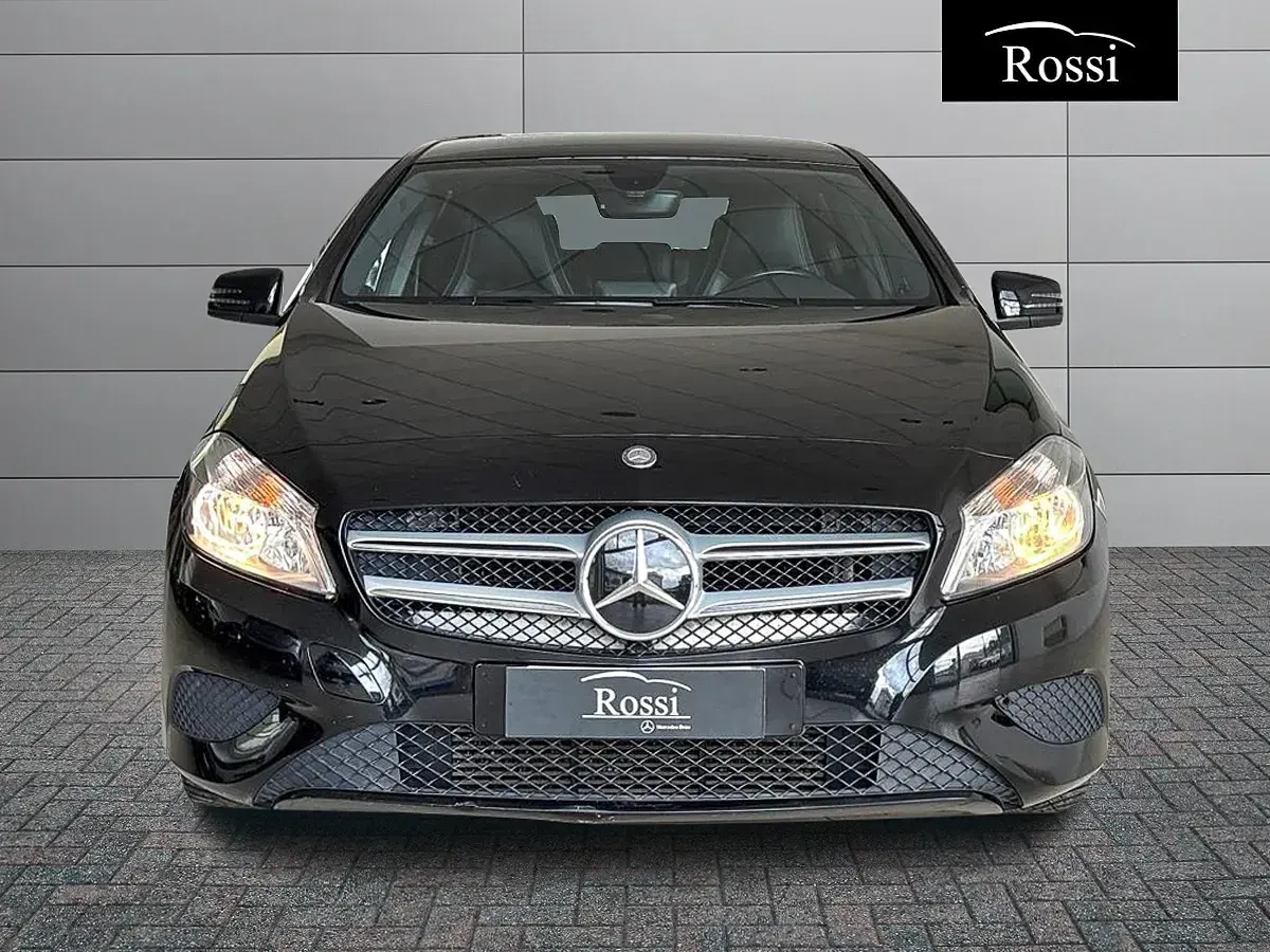 Usata Mercedes A180 109 CV (80 kW) 2013 Grigio chiaro Berlina