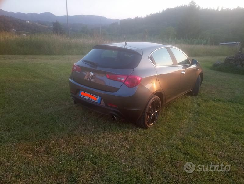 Usata Alfa Romeo Giulietta 170 CV (125 kW) 2011 Grigio Utilitaria