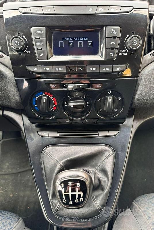 Usata Lancia Ypsilon Gold 69 CV (50 kW) 2021 Grigio Utilitaria