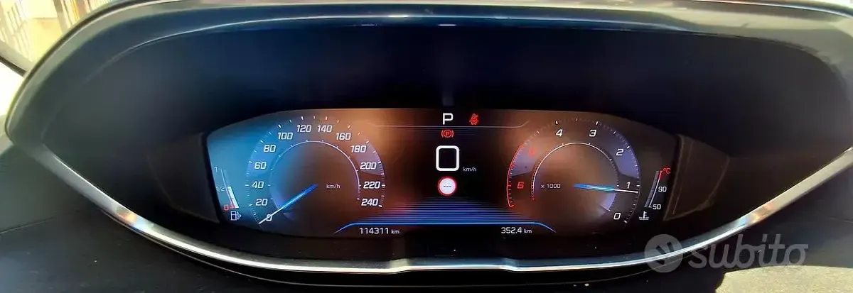 Usata Peugeot 5008 120 CV (88 kW) 2019 Verde SUV