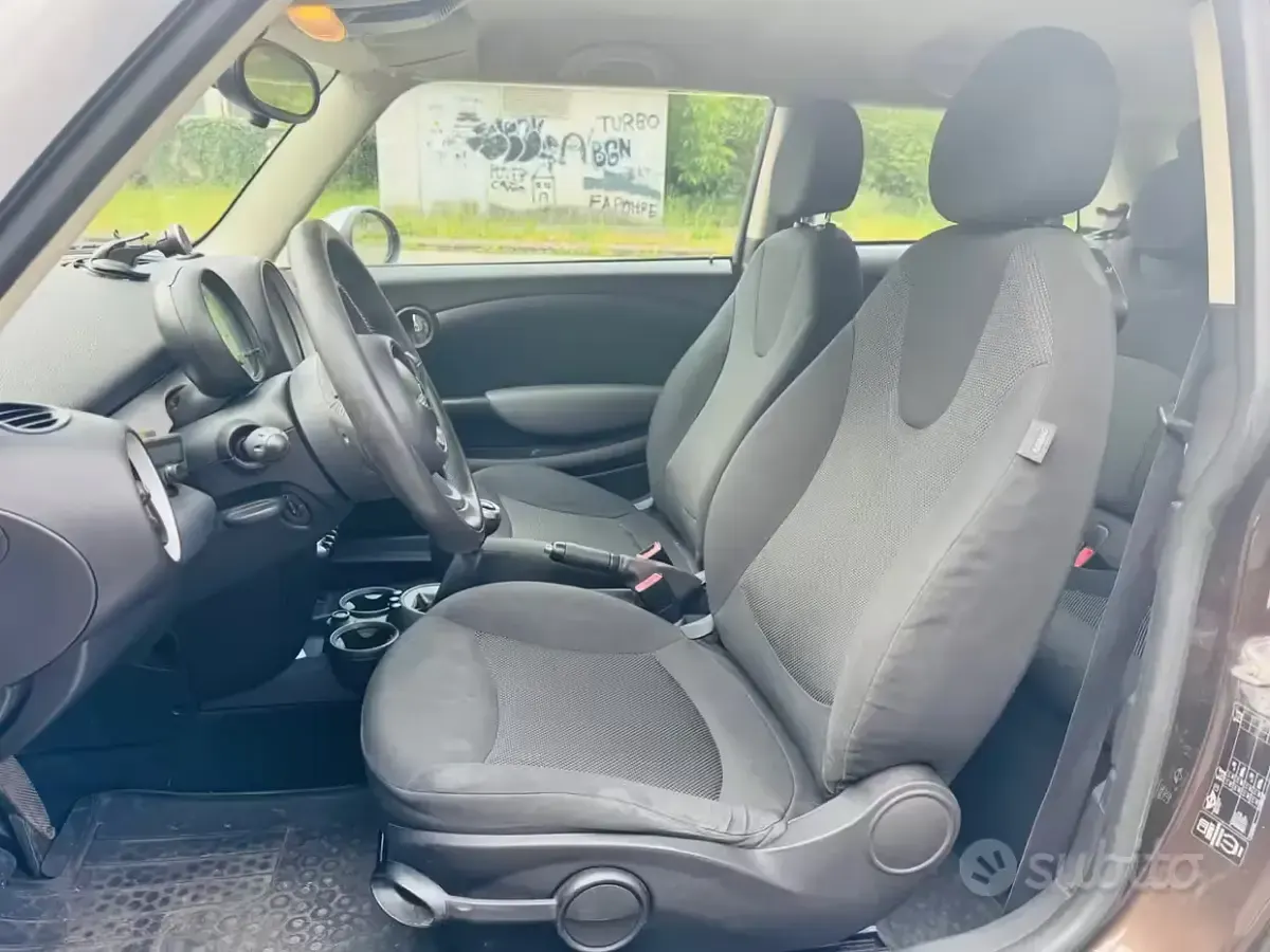 Usata Mini ONE 75 CV (55 kW) 2011 Marrone Utilitaria