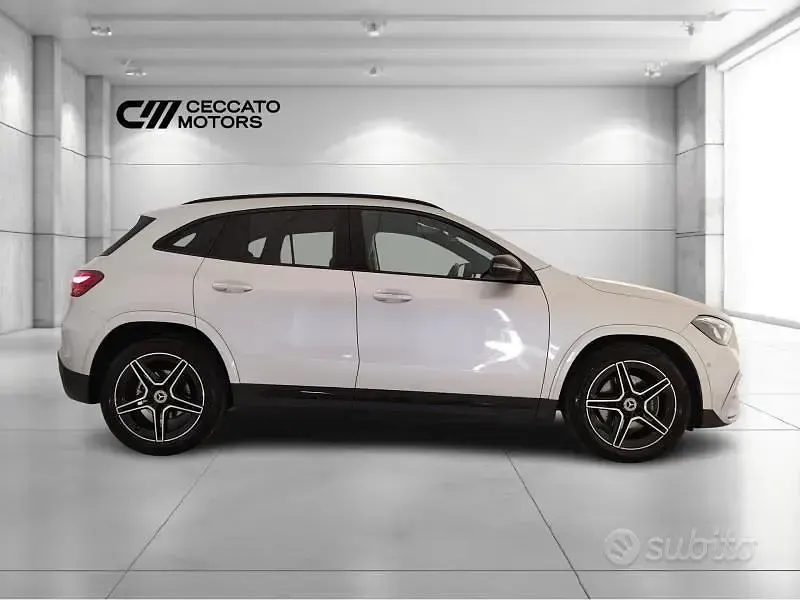Usata Mercedes GLA180 AMG Line Premium 136 CV (100 kW) 2023 Argento SUV