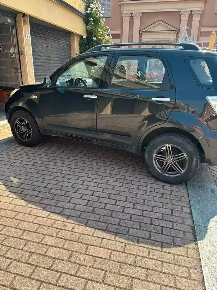 Usata Daihatsu Terios 102 CV (75 kW) 2011 Nero SUV