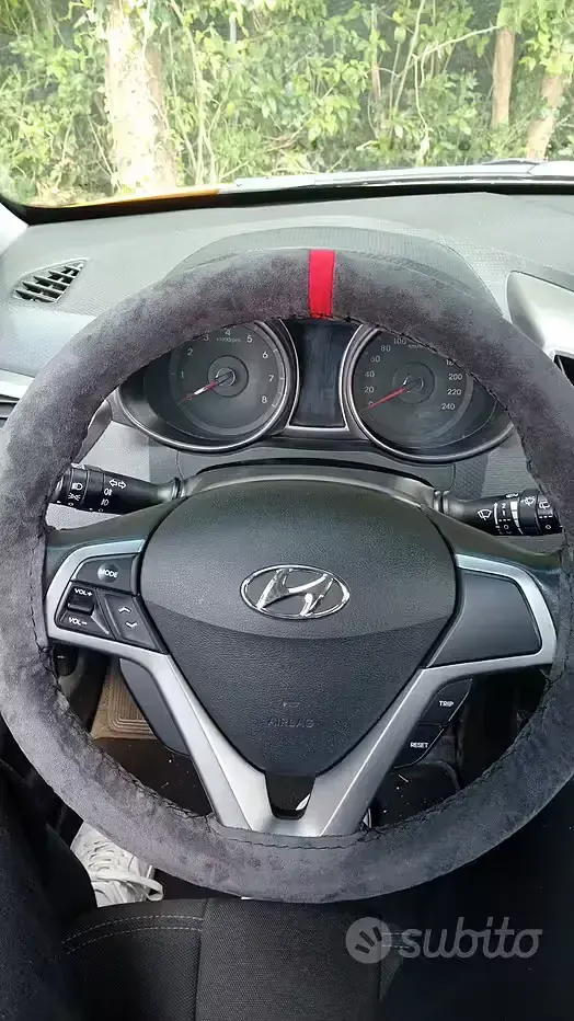 Usata Hyundai Veloster 140 CV (102 kW) 2013 Arancione Utilitaria