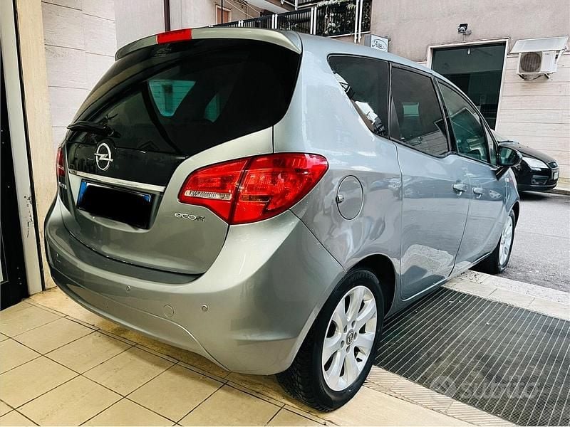 Usata Opel Meriva 95 CV (69 kW) 2012 Grigio Monovolume