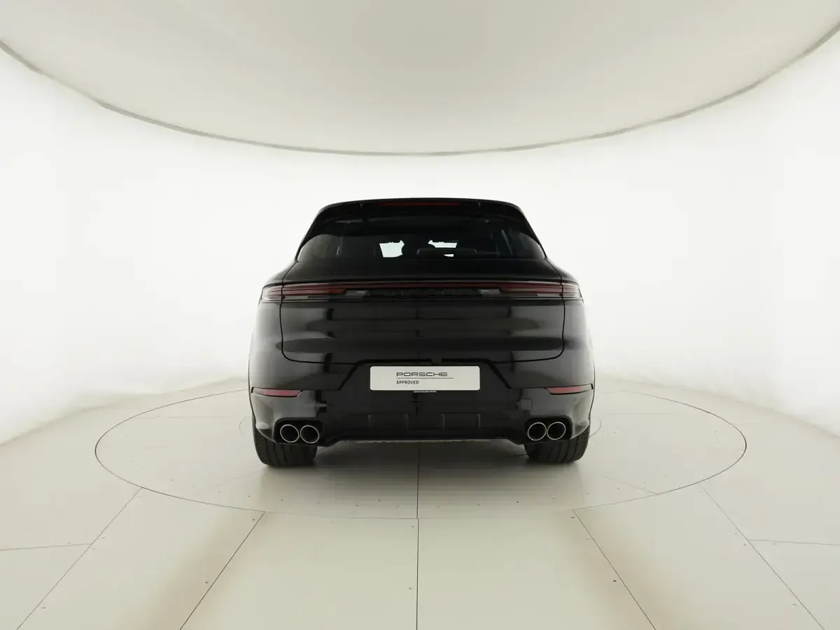 Usata Porsche Cayenne 2025 0e nero cromite metallizzato SUV