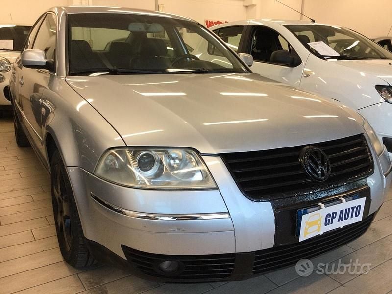 Usata VW Passat Highline 130 CV (95 kW) 2004 Grigio Berlina