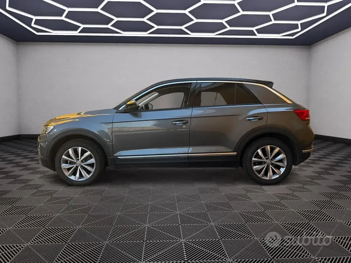 Usata VW T-Roc 150 CV (110 kW) 2018 Grigio SUV