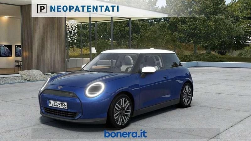 Blazing blue Nuova 2025 Mini Cooper Classic Due volumi | 29.400 € (Buon prezzo) - Immagine 1/4