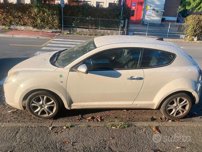 Usata Alfa Romeo Giulietta 105 CV (77 kW) 2011 Bianco Utilitaria