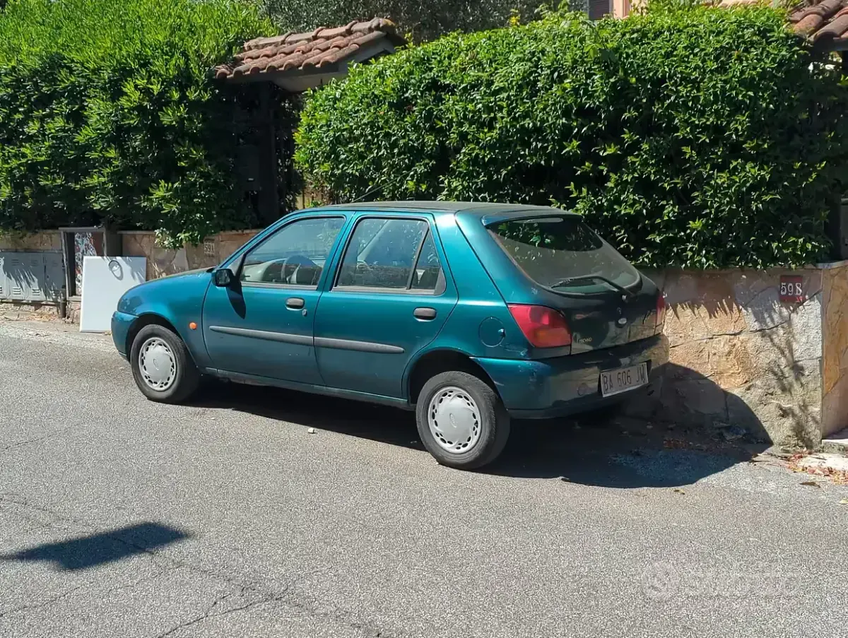 Usata Ford Fiesta 75 CV (55 kW) 1998 Bluazzurro Utilitaria