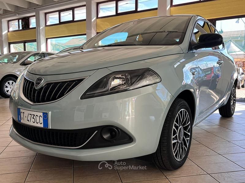 Usata Lancia Ypsilon 69 CV (50 kW) 2024 Blu Utilitaria