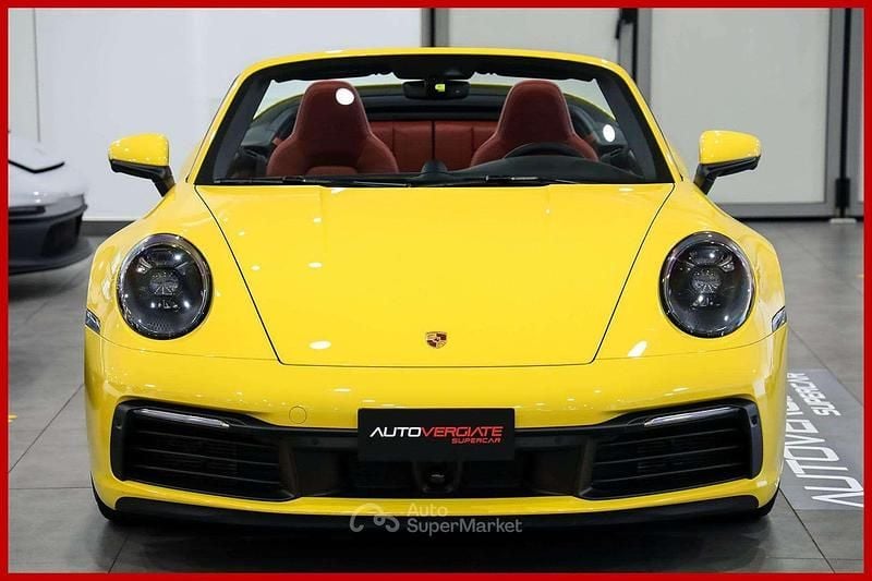 Usata Porsche 911 450 CV (330 kW) 2021 Giallo Cabrio