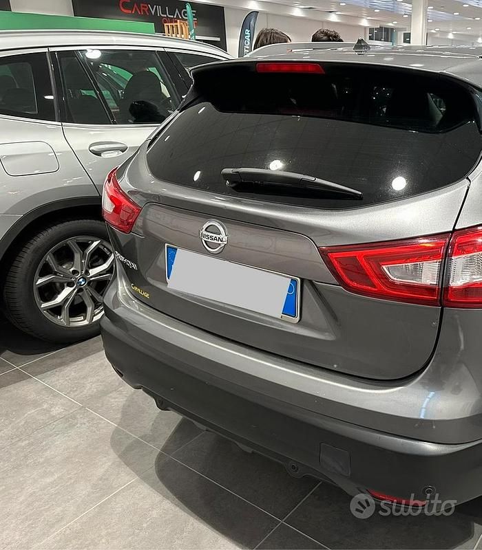 Usata Nissan Qashqai N-Connecta 110 CV (80 kW) 2017 Grigio SUV