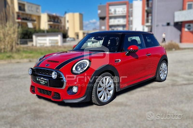 Begagnad Mini Cooper S Hype 211 HK (155 kW) 2016 Röd Halvkombi