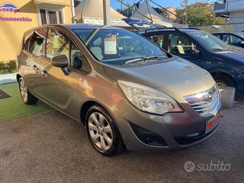 Usata Opel Meriva 120 CV (88 kW) 2011 Grigio Monovolume